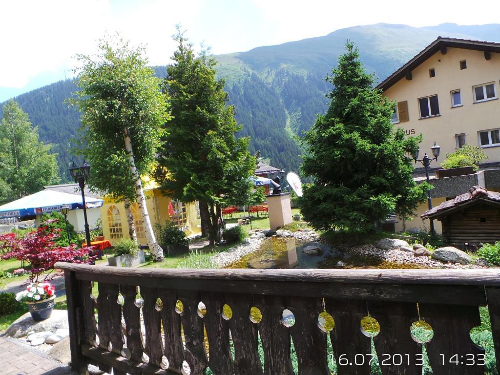 Hotel B&B Casa La Val Sedrun Szoba fotó