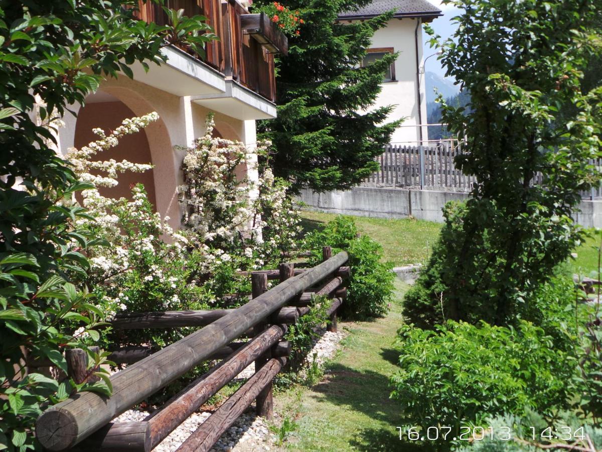 Hotel B&B Casa La Val Sedrun Szoba fotó